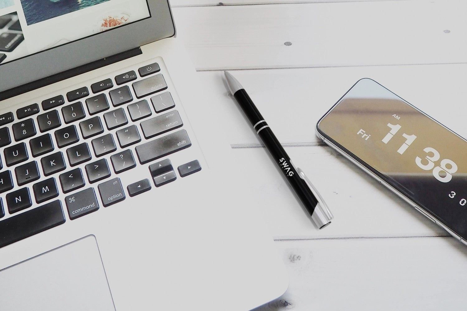 Kuličkové pero Moneta z anodizovaného hliníku click